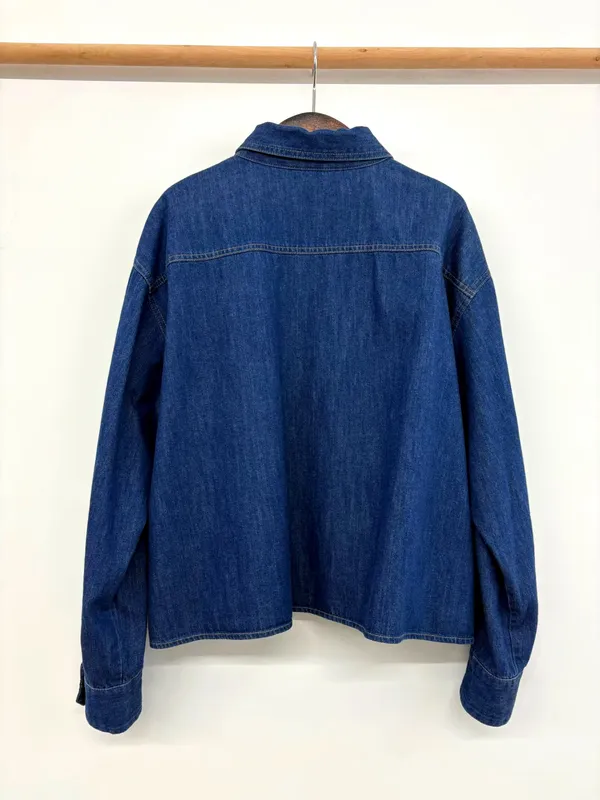 Classic Denim Jacket - Stylish and Versatile for Any Occasion
