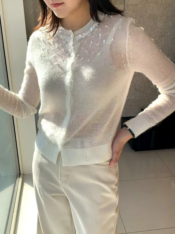 輕盈透氣女裝開衫，優雅氣質，適合春秋搭配