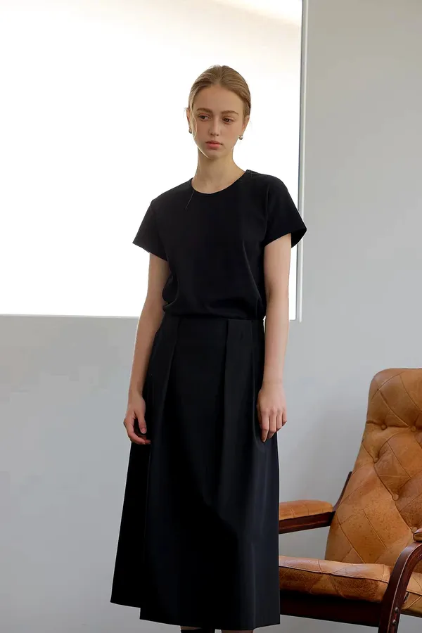 Minimalist Basic Women's T-Shirt, Comfortable and Versatile