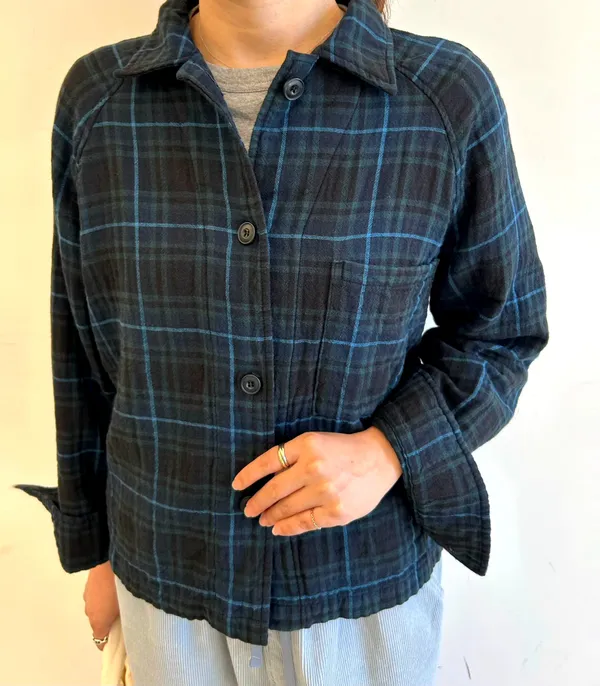 Stylish Plaid Shirt - Comfortable and Versatile for Fall and Winter