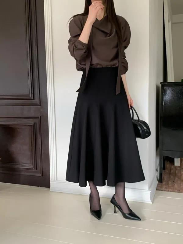 Elegant Black Maxi Dress to Showcase Feminine Charm