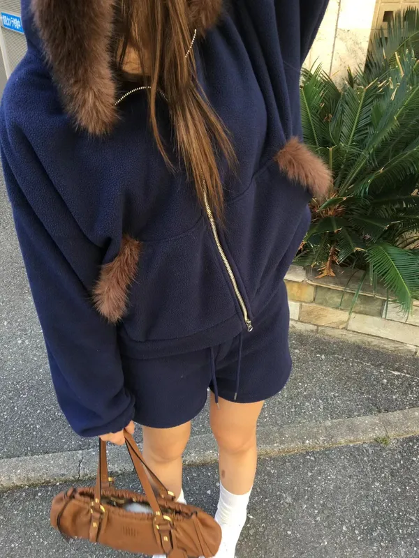 Fashionable Warm Hoodie with Plush Details for a Comfortable Casual Look