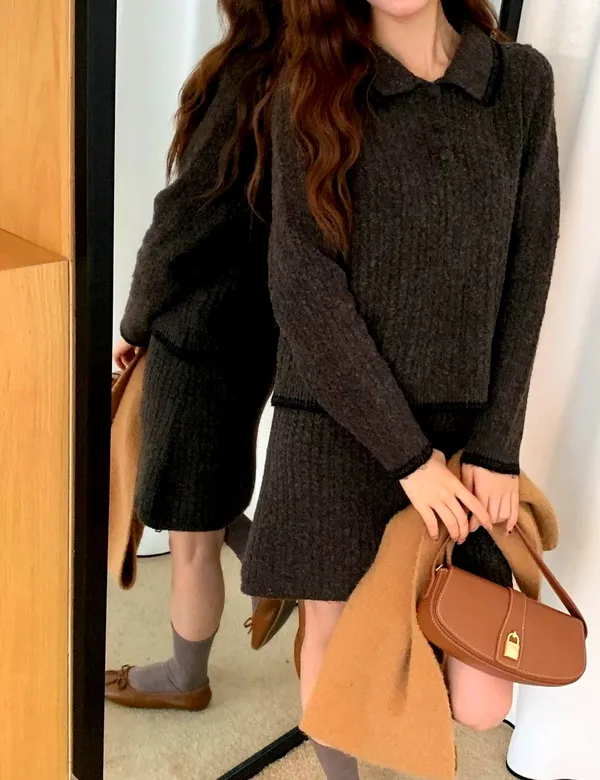 Elegant Women's Outfit Set - Fashionable Knit Fabric for Casual Chic