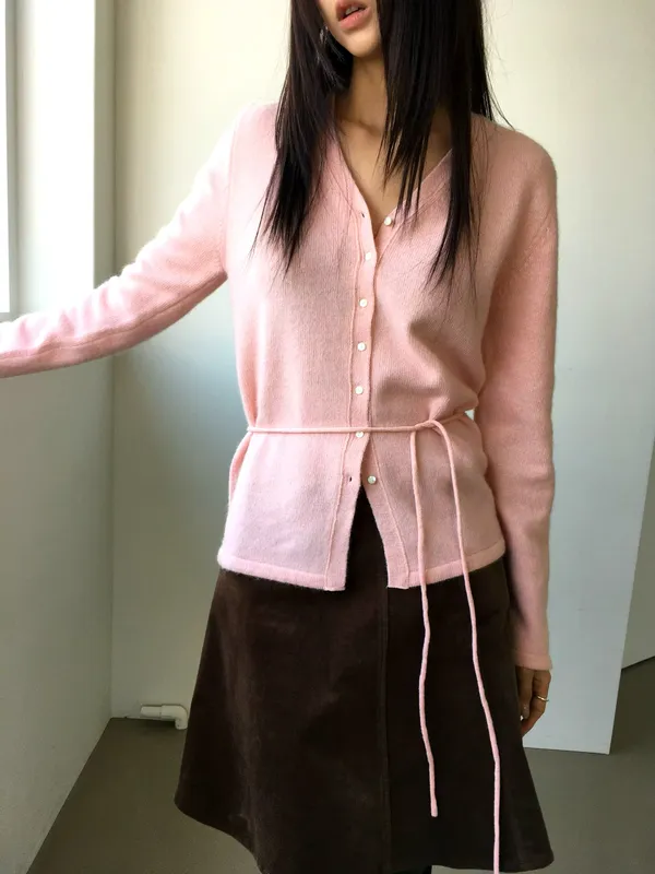 Gentle Pink Knitted Sweater, The Perfect Choice for Elegant Style