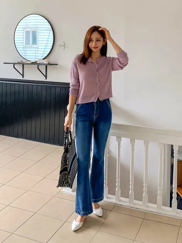 Trendy Loose High-Waisted Women's Jeans for a Slimmer Look