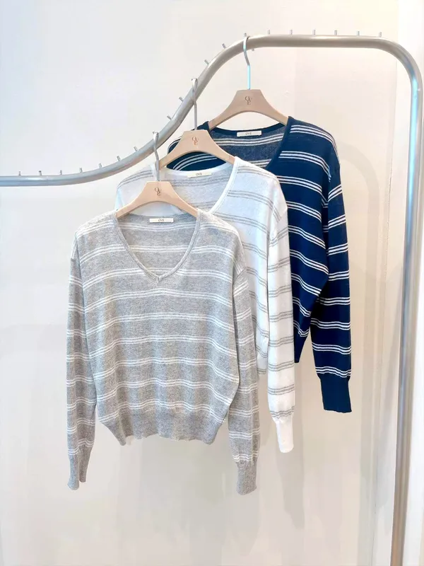 Stylish Striped Knit Sweater - Comfortable and Versatile for Spring and Autumn