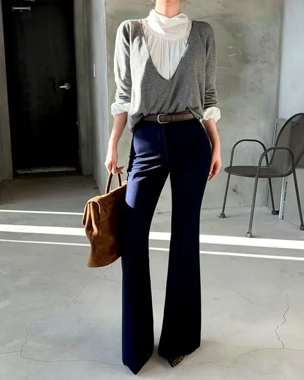 Stylish and Minimalist Women's Top with Elegant V-Neck Design