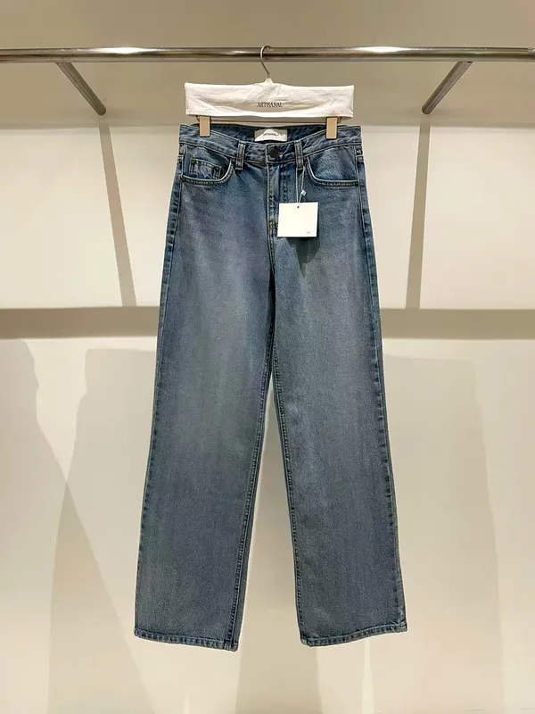 Stylish Loose-Fit Jeans, Comfortable and Versatile to Showcase Your Unique Charm