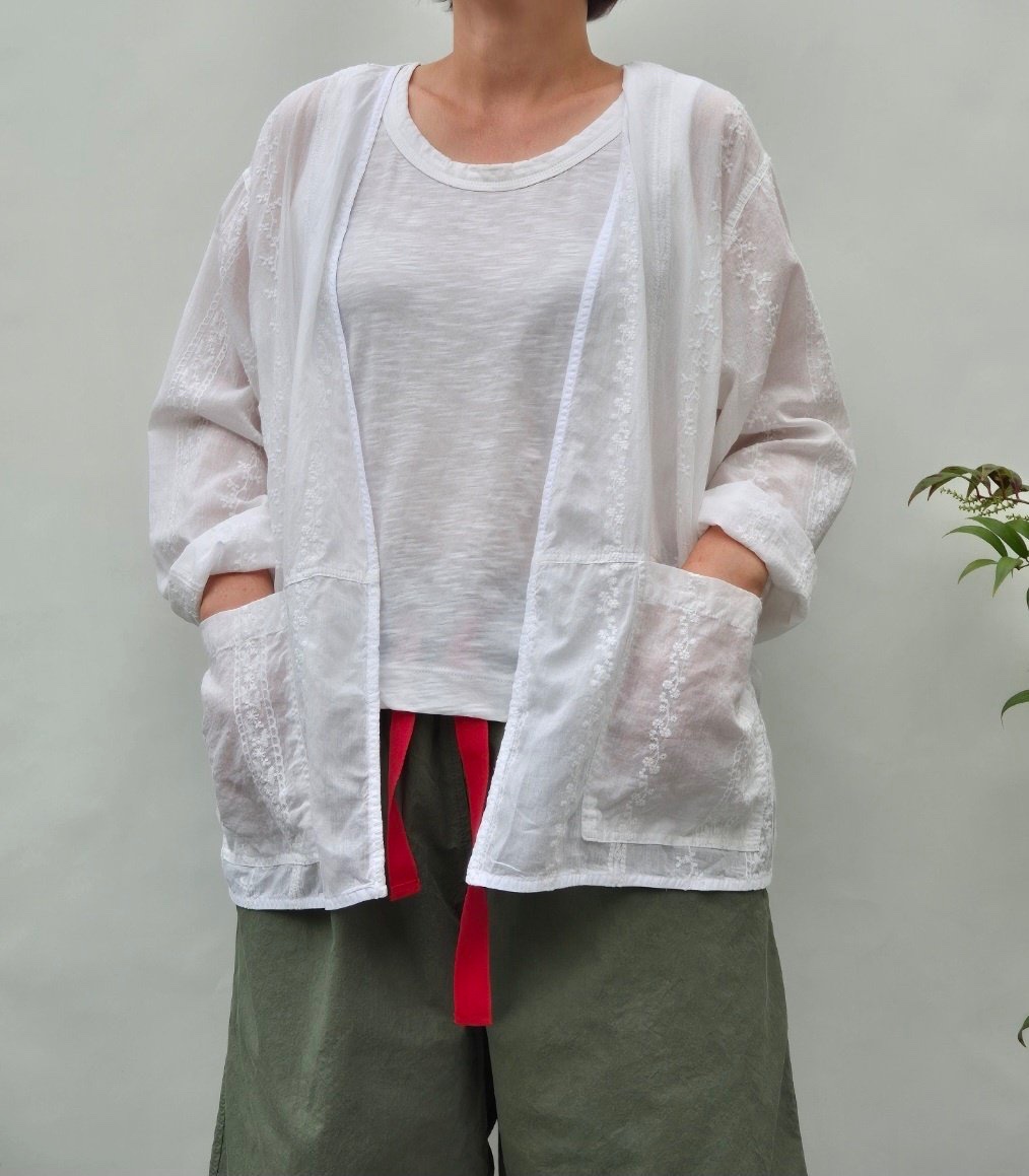 Lightweight and Breathable Women's Top, Perfect for Spring and Summer Outfits