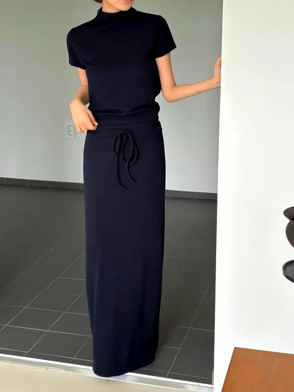Stylish Minimalist Women's Outfit Set with Comfortable Fit