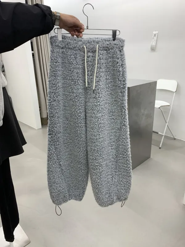 Soft and Comfortable Plush Sweatpants, Fashionable Casual Style