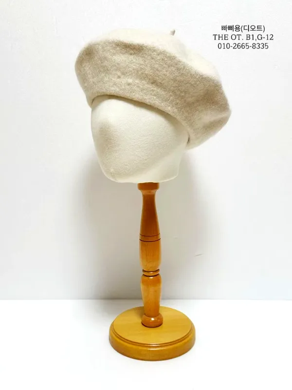 Stylish Wool Beret Hat - Elegant and Versatile