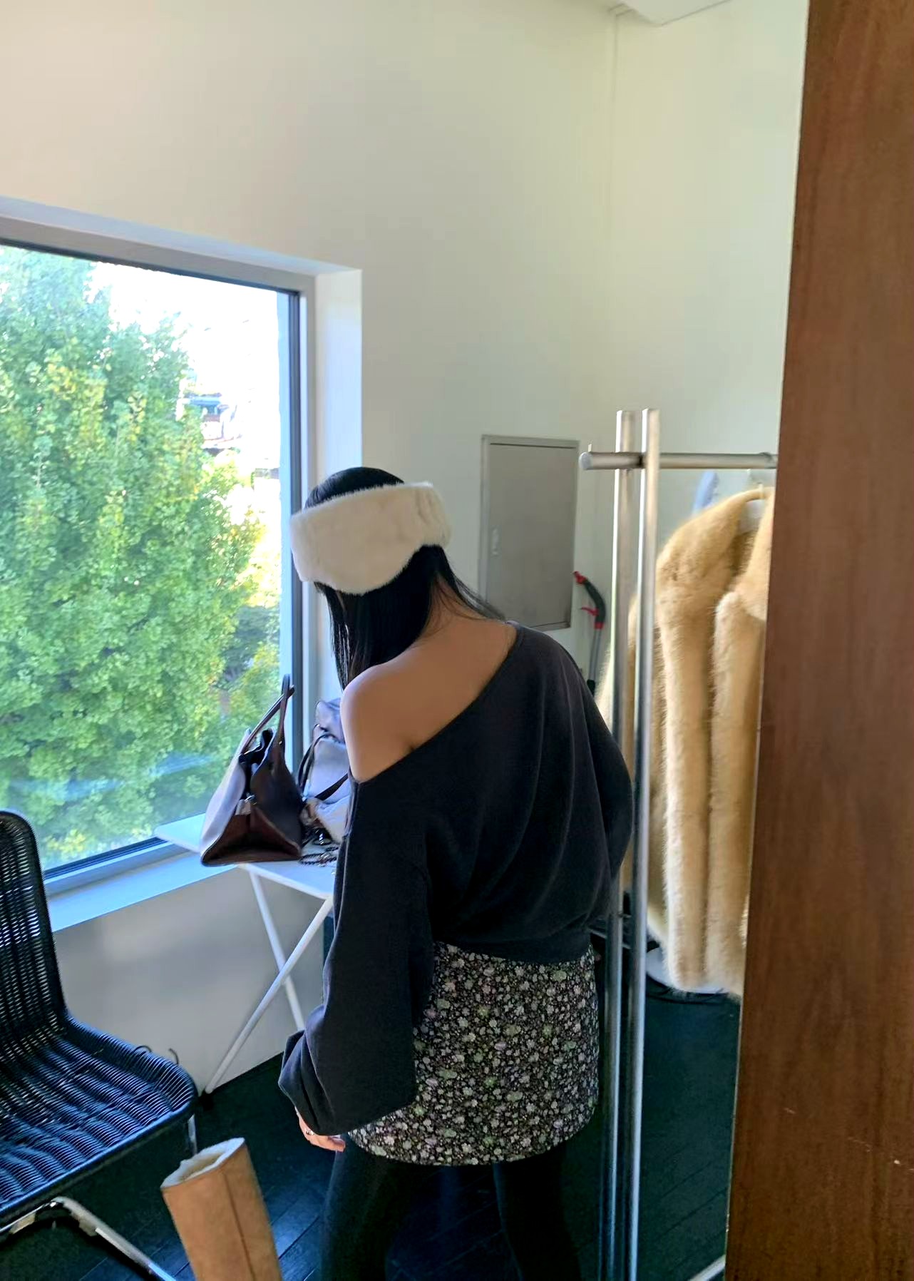 트렌디한 오프숄더 티셔츠, 편안하고 다재다능