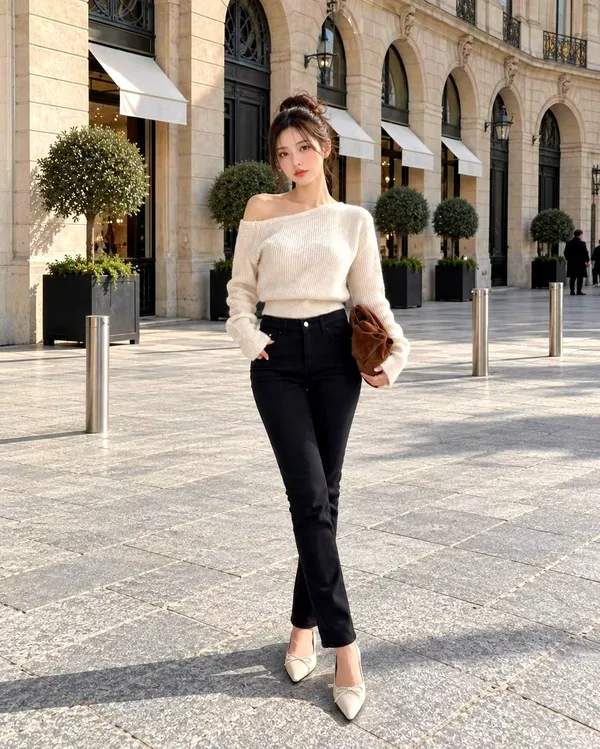 Stylish Slim Black Jeans to Showcase Your Elegant Curves