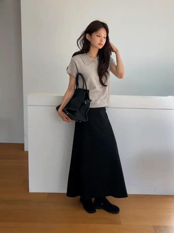 Elegant and Versatile Knit Short Sleeve Top