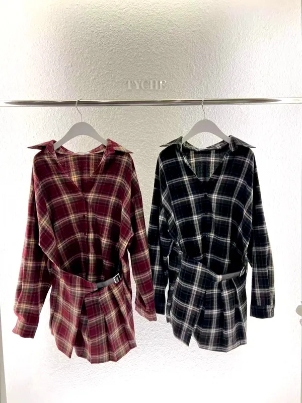 Chic Plaid Women's Top - Comfortable and Versatile