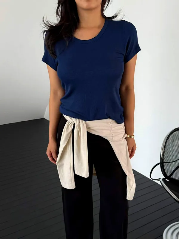 Stylish and Comfortable Women's T-Shirt, Perfect for Everyday Wear