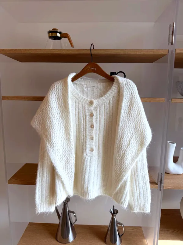 Warm and Comfortable Knitted Sweater, Fashionable and Versatile