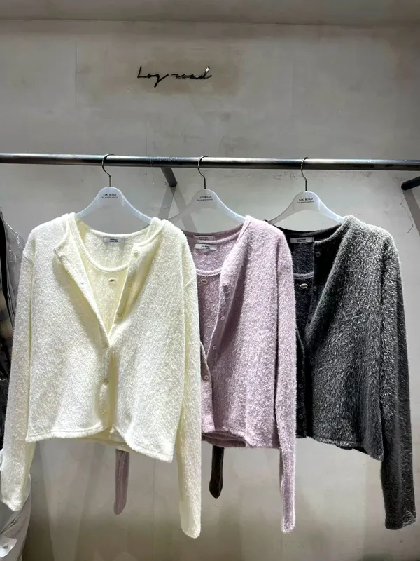 Chic Women's Outfit Set - Comfortable Knitted Cardigan Ensemble