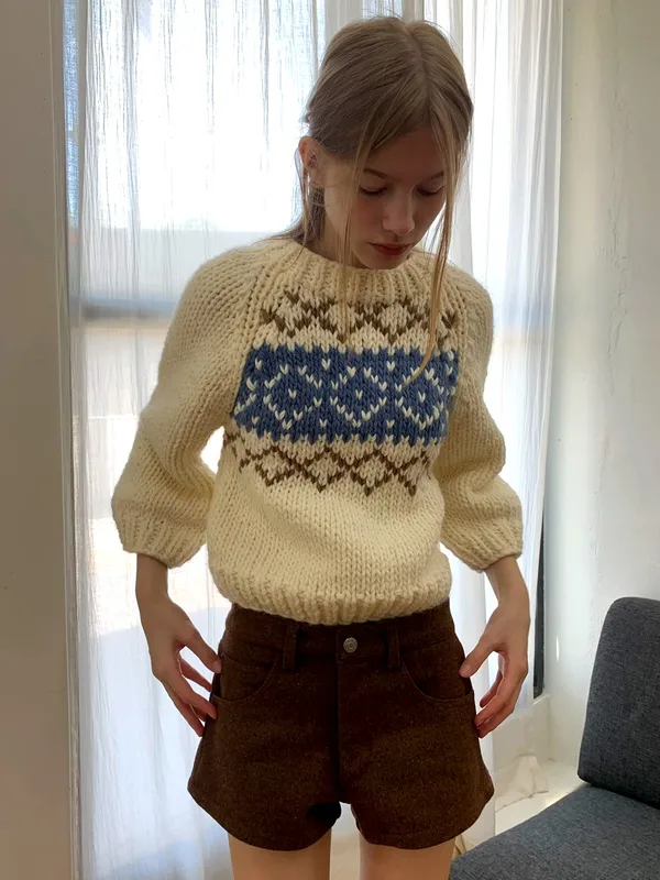 Stylish Women's Sweater Top - Comfortable and Warm for Fall and Winter