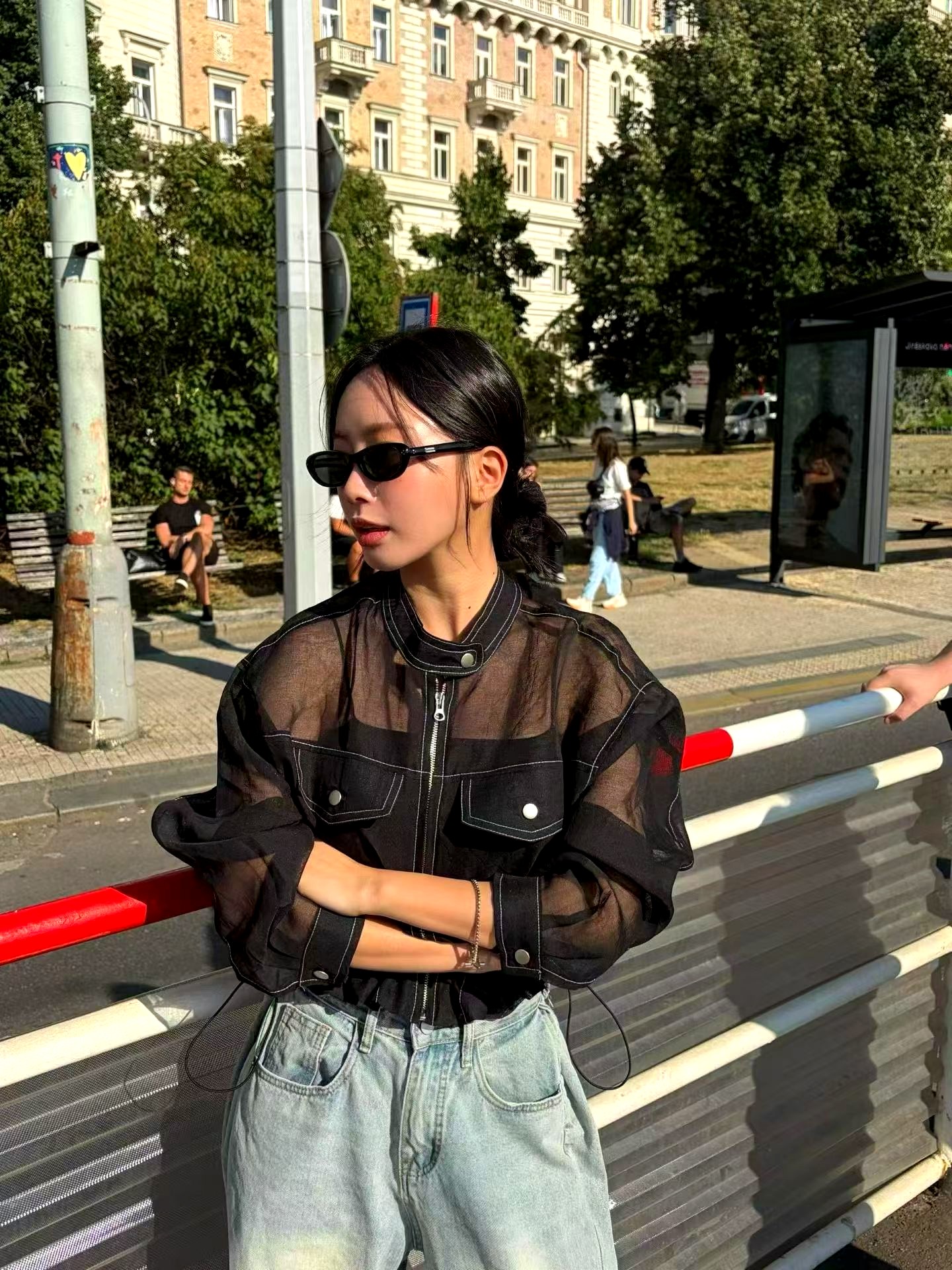 스타일리시한 시스루 여성 자켓, 가볍고 통기성이 뛰어나며 완벽한 조화