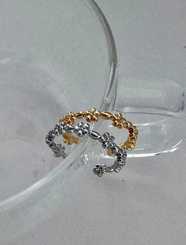 Stylish Floral Design Ring with Gold and Silver Duo
