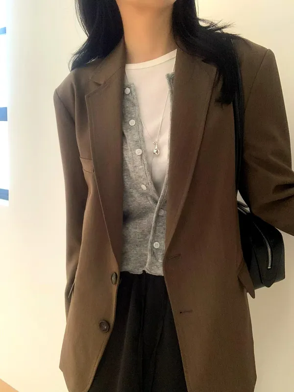 Fashionable and Elegant Women's Coat, Perfect for Autumn and Winter Outfits