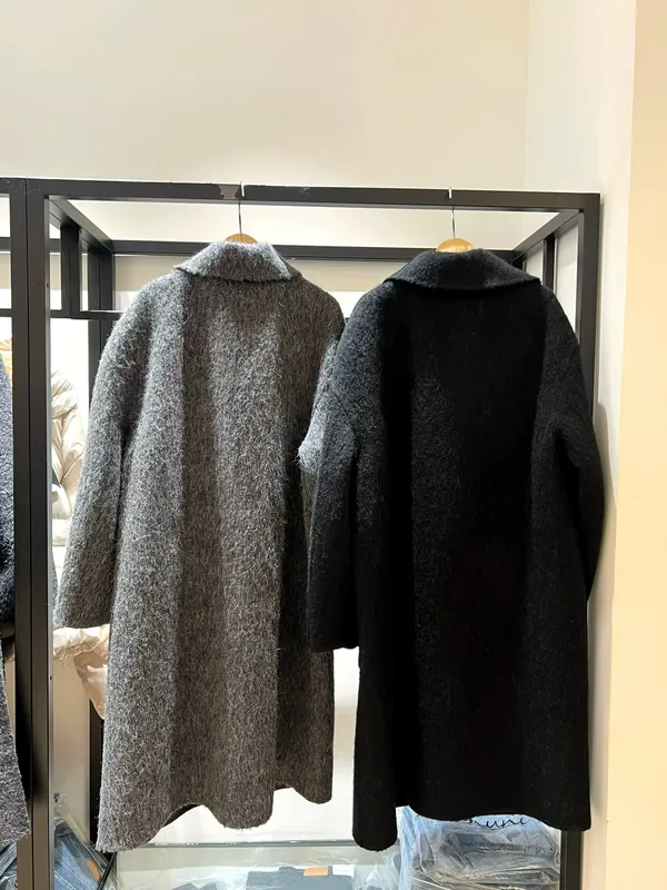 Stylish Women's Outerwear - Elegant and Comfortable for All Occasions