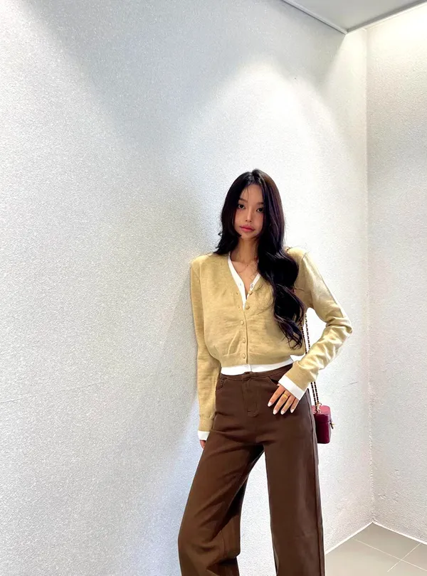 เสื้อไหมพรมดีไซน์เรียบง่าย สไตล์แฟชั่น ใส่สบายและเข้ากับทุกชุดในชีวิตประจำวัน