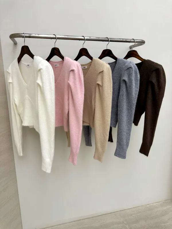 Fashionable Women's Cardigan - Soft and Comfortable for Spring and Autumn Outfits