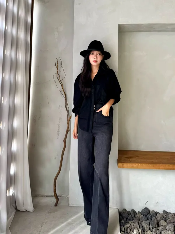 時尚黑色女裝套裝，優雅氣質，完美搭配