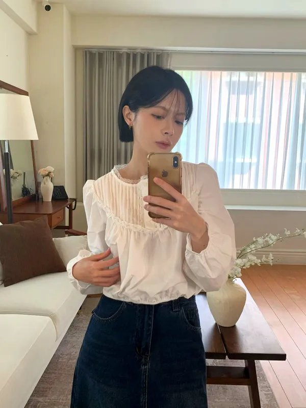 Elegant Lace Trim Women's Top - Comfortable and Breathable