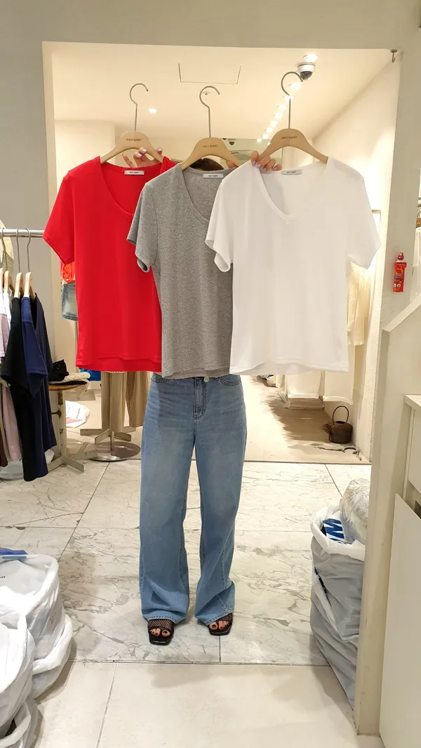 Stylish and Minimalist Women's Top, Comfortable Versatile T-Shirt