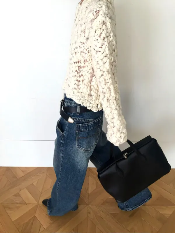 Stylish Loose-Fit Jeans: Comfortable and Versatile for Everyday Wear
