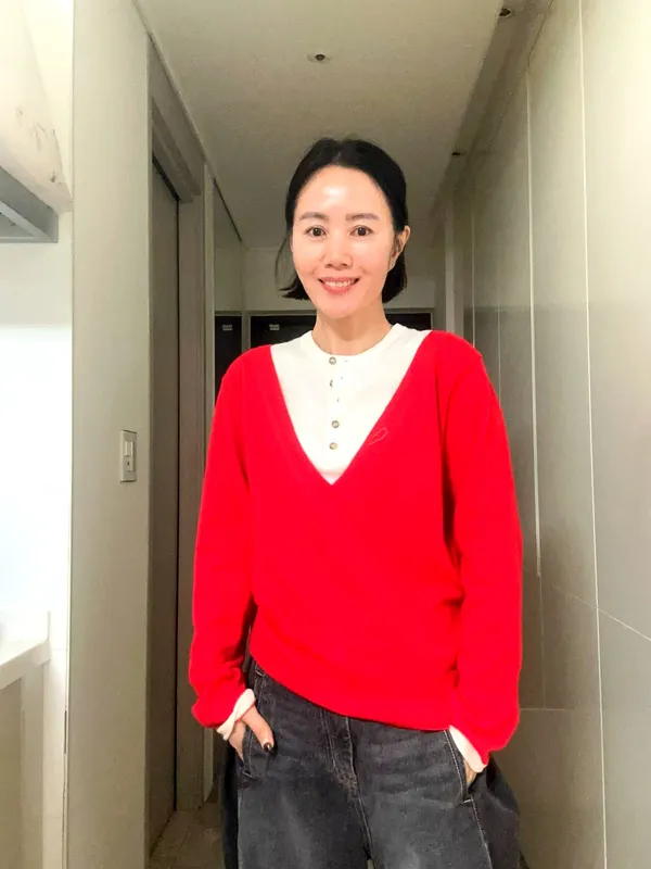 Trendy Casual Red V-Neck Top - Comfortable and Versatile