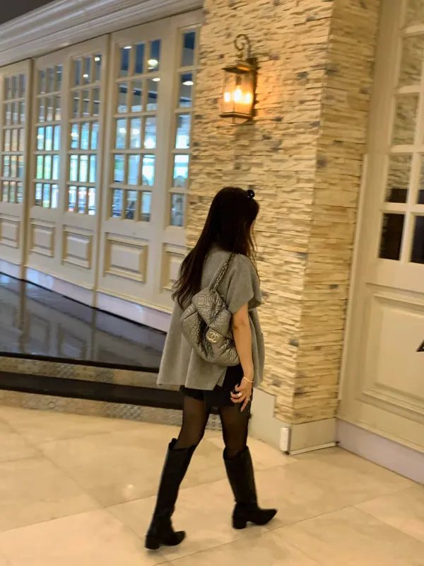 Trendy Loose Gray Women's Top - Comfortable and Versatile