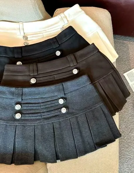 Fashionable Versatile Mini Skirt, Showcasing Youthful Vitality