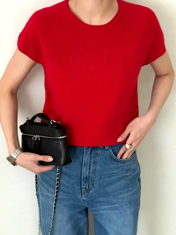 Stylish Red Short Sleeve Top - Comfortable and Versatile