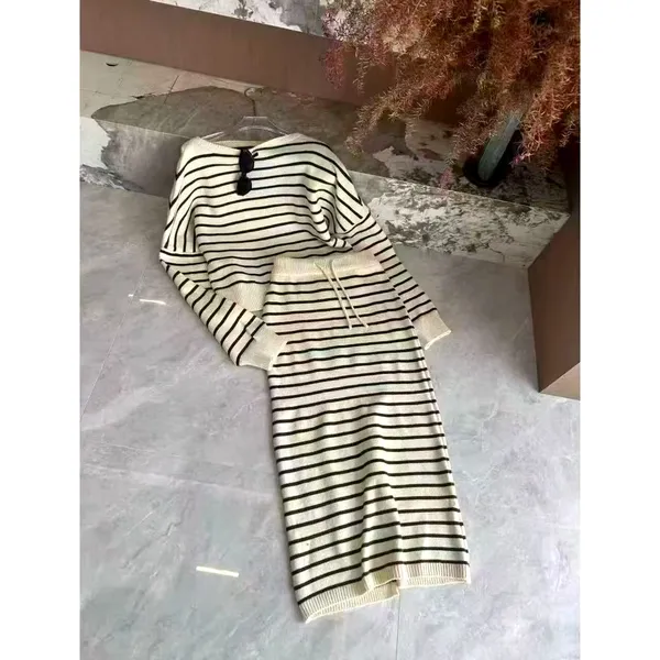 Stylish Striped Women's Outfit - Comfort Meets Fashion