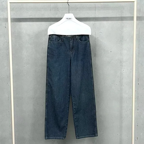 Fashionable Loose-Fit Denim Jeans - Comfortable and Versatile