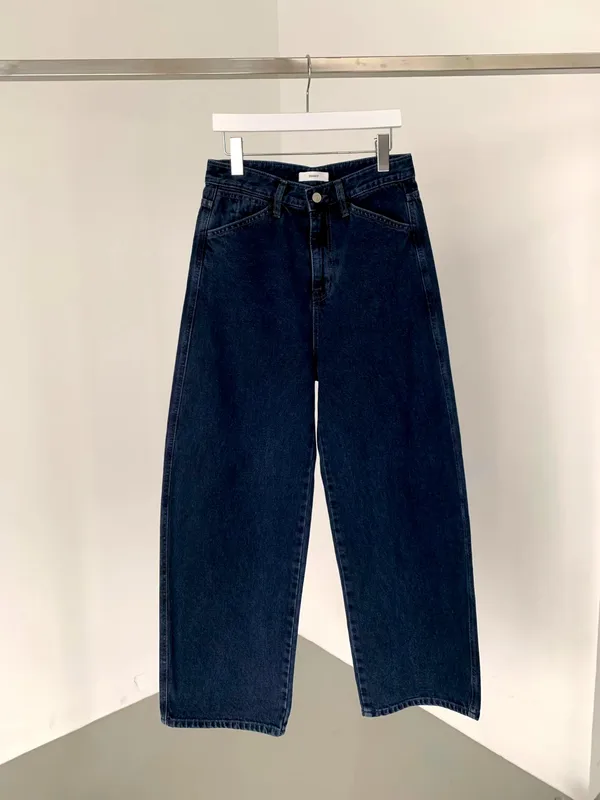 Stylish Loose-Fit Jeans in Classic Deep Blue - Versatile and Comfortable