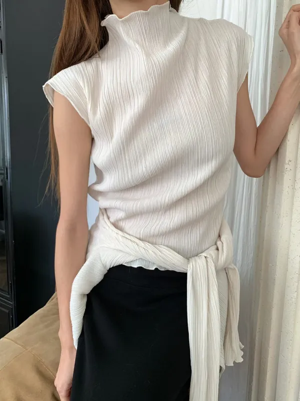 ชุดเสื้อผ้าสตรีที่มีเสน่ห์และสง่างาม ดีไซน์พับเบา