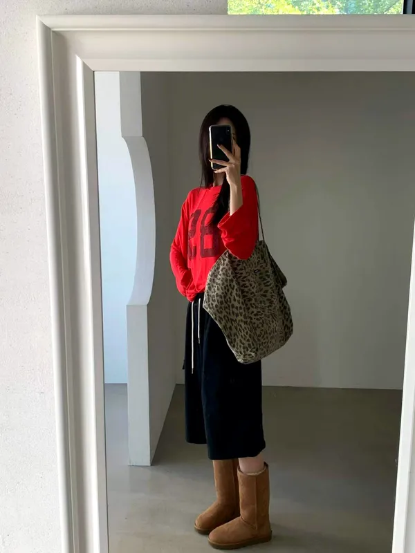 Áo Thun In Hình Màu Đỏ Thời Trang, Thoải Mái và Đa Năng