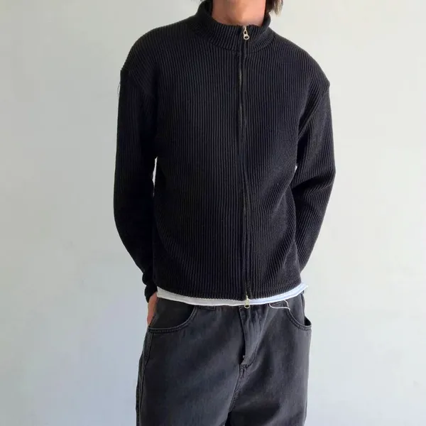Stylish Men's Zip-Up Top with Comfortable Knit Design
