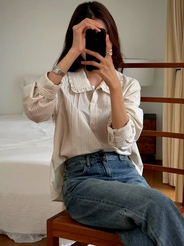 Elegant Striped Shirt, Effortlessly Paired with Fashionable Jeans