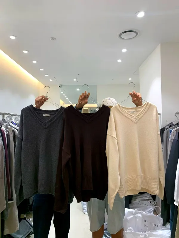 Stylish Loose V-Neck Sweater - Comfortable and Versatile