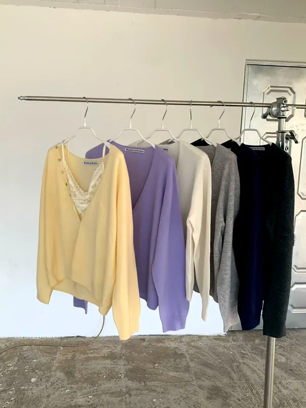 Fashionable and Comfortable Women's Top, Perfect for Spring and Autumn