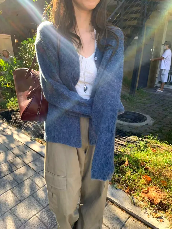 温暖舒适女装开衫，柔软针织，百搭休闲风