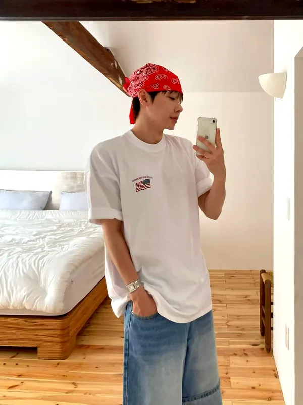 เสื้อยืดชายทรงหลวมสบายๆ สวมใส่ได้หลากหลาย