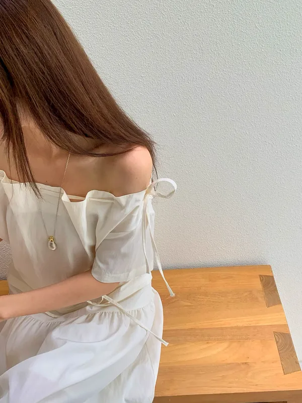 Elegant and Minimalist Women's Dress, Fashionable and Versatile